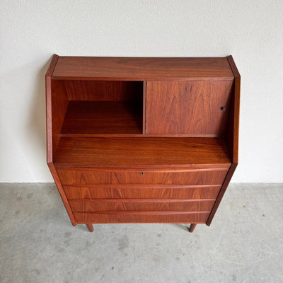 
                  
                    Deense vintage secretaire met klapspiegel in teak - LOUI
                  
                