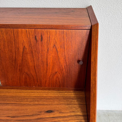 
                  
                    Deense vintage secretaire met klapspiegel in teak - LOUI
                  
                