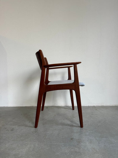 
                  
                    Deense vintage stoel - LOUI.STORE
                  
                