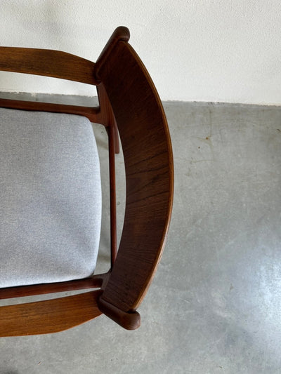 
                  
                    Deense vintage stoel - LOUI.STORE
                  
                