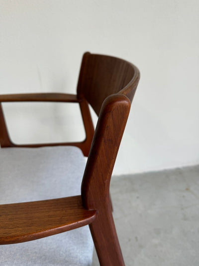 
                  
                    Deense vintage stoel - LOUI.STORE
                  
                