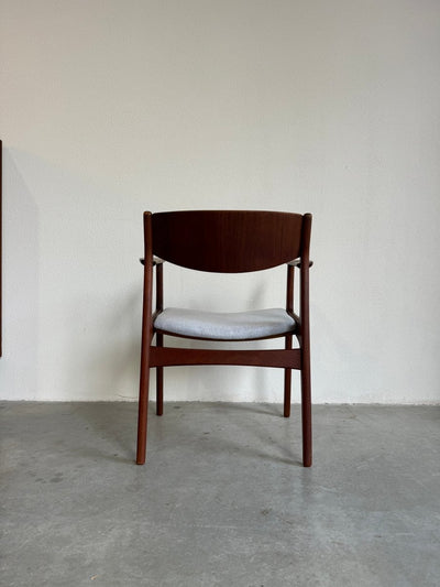 
                  
                    Deense vintage stoel - LOUI.STORE
                  
                