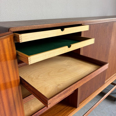 
                  
                    Design highboard door Johannes Andersen teak en eiken - LOUI.STORE
                  
                