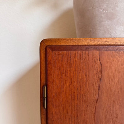 
                  
                    Design highboard door Johannes Andersen teak en eiken - LOUI.STORE
                  
                