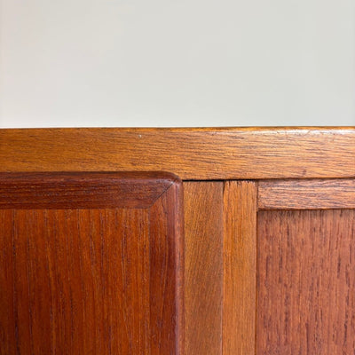 
                  
                    Design highboard door Johannes Andersen teak en eiken - LOUI.STORE
                  
                