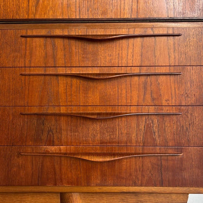 
                  
                    Design highboard door Johannes Andersen teak en eiken - LOUI.STORE
                  
                