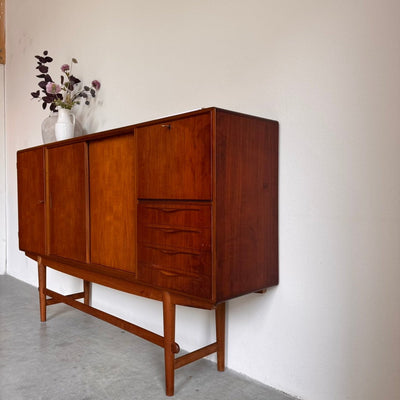 
                  
                    Design highboard door Johannes Andersen teak en eiken - LOUI.STORE
                  
                