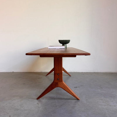 
                  
                    Design salontafel door Johannes Andersen teak - LOUI.STORE
                  
                