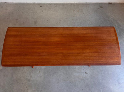 
                  
                    Design salontafel door Johannes Andersen teak - LOUI.STORE
                  
                