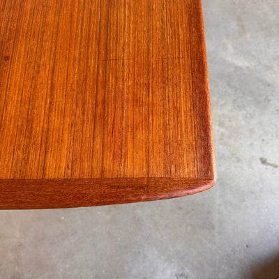 
                  
                    Design salontafel door Johannes Andersen teak - LOUI.STORE
                  
                