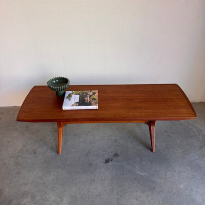 
                  
                    Design salontafel door Johannes Andersen teak - LOUI.STORE
                  
                