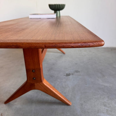
                  
                    Design salontafel door Johannes Andersen teak - LOUI.STORE
                  
                