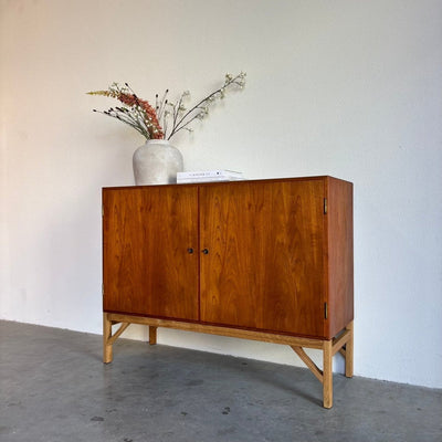 
                  
                    Design teak highboard Børge Mogensen model 132 - LOUI.STORE
                  
                