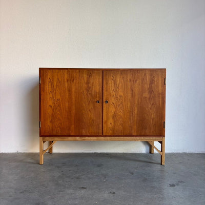
                  
                    Design teak highboard Børge Mogensen model 132 - LOUI.STORE
                  
                