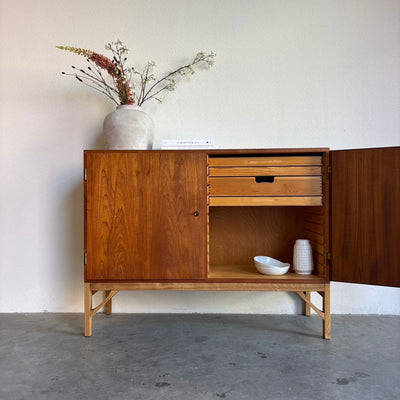 
                  
                    Design teak highboard Børge Mogensen model 132 - LOUI.STORE
                  
                