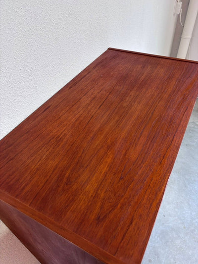 
                  
                    Diepe ladekast 5* in teak - LOUI.STORE
                  
                