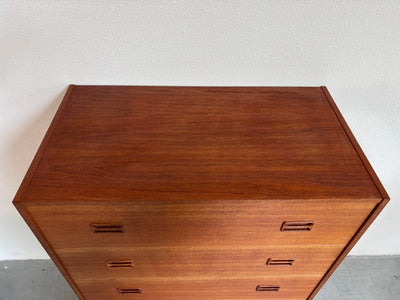 
                  
                    Diepe ladekast 5* in teak - LOUI.STORE
                  
                