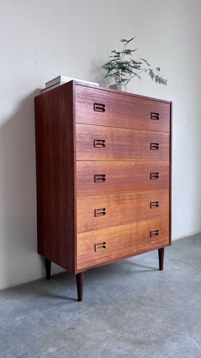 
                  
                    Diepe ladekast 5* in teak - LOUI.STORE
                  
                