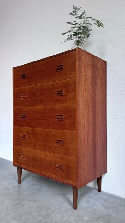 
                  
                    Diepe ladekast 5* in teak - LOUI.STORE
                  
                