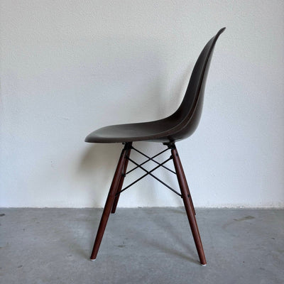 
                  
                    DSW stoel Charles & Ray Eames - LOUI.STORE
                  
                