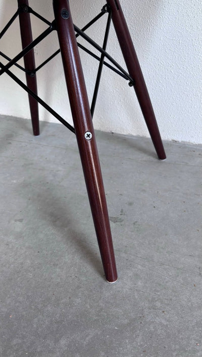 
                  
                    DSW stoel Charles & Ray Eames - LOUI.STORE
                  
                