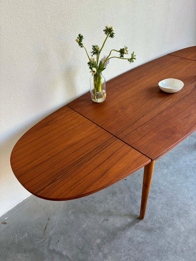 
                  
                    Eettafel ovaal uitschuifbaar - LOUI.STORE
                  
                