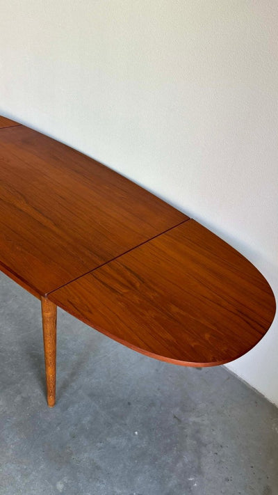 
                  
                    Eettafel ovaal uitschuifbaar - LOUI.STORE
                  
                