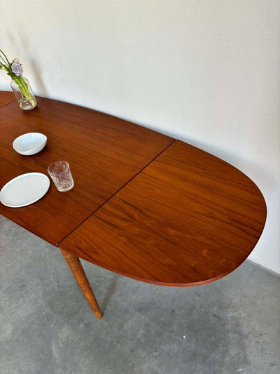 
                  
                    Eettafel ovaal uitschuifbaar - LOUI.STORE
                  
                