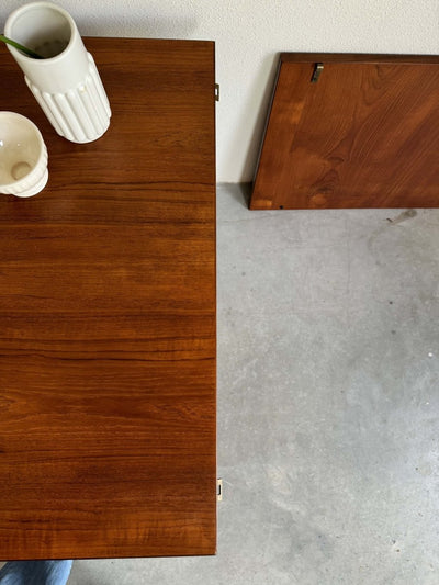 
                  
                    Eettafel Poul Cadovius met klapbladen - LOUI.STORE
                  
                