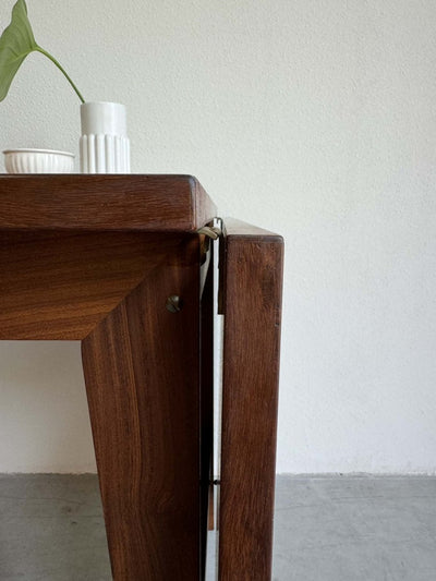 
                  
                    Eettafel Poul Cadovius met klapbladen - LOUI.STORE
                  
                