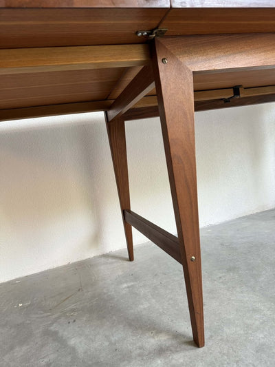 
                  
                    Eettafel Poul Cadovius met klapbladen - LOUI.STORE
                  
                