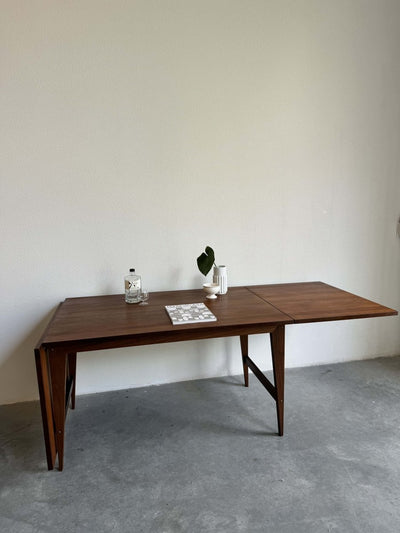 
                  
                    Eettafel Poul Cadovius met klapbladen - LOUI.STORE
                  
                