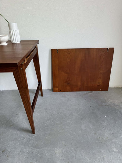 
                  
                    Eettafel Poul Cadovius met klapbladen - LOUI.STORE
                  
                