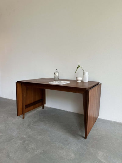 
                  
                    Eettafel Poul Cadovius met klapbladen - LOUI.STORE
                  
                