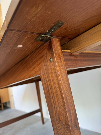 
                  
                    Eettafel Poul Cadovius met klapbladen - LOUI.STORE
                  
                