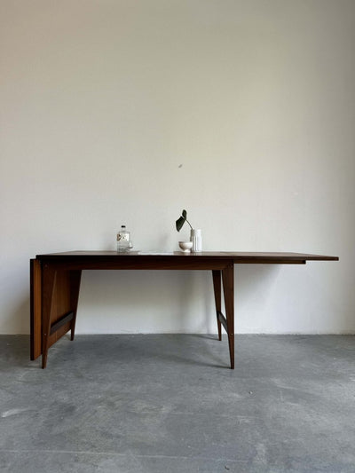 
                  
                    Eettafel Poul Cadovius met klapbladen - LOUI.STORE
                  
                