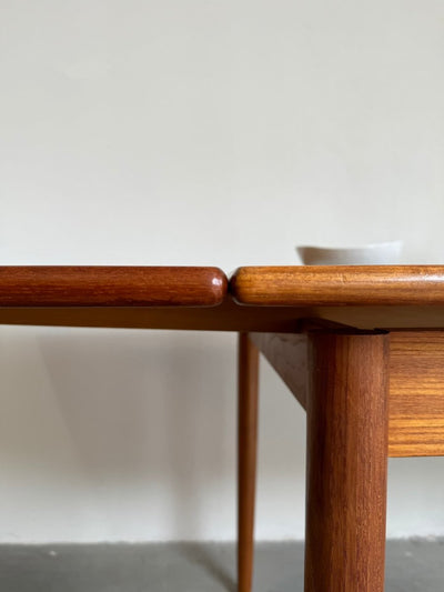 
                  
                    Eettafel teak uitschuifbaar - LOUI.STORE
                  
                