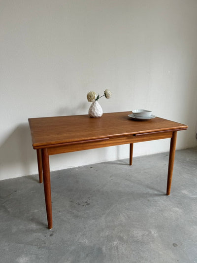 
                  
                    Eettafel teak uitschuifbaar - LOUI.STORE
                  
                