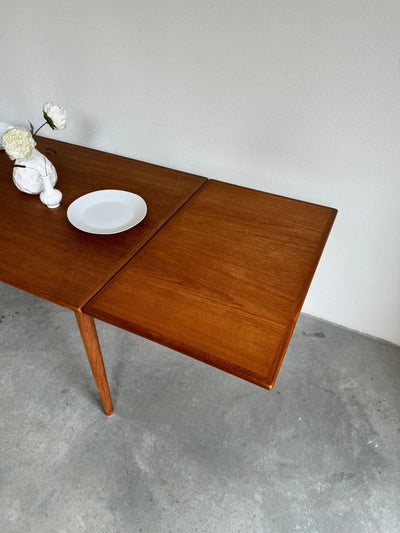 
                  
                    Eettafel teak uitschuifbaar - LOUI.STORE
                  
                