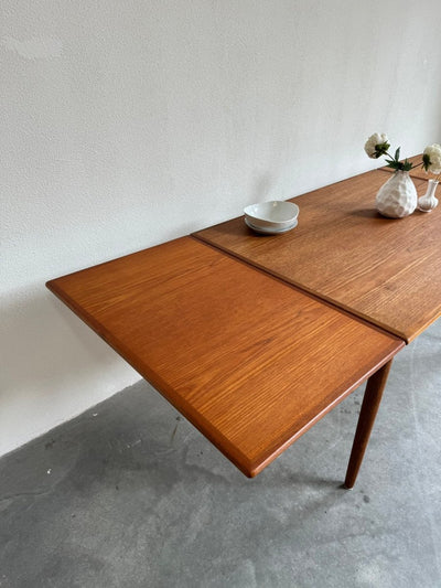 
                  
                    Eettafel teak uitschuifbaar - LOUI.STORE
                  
                