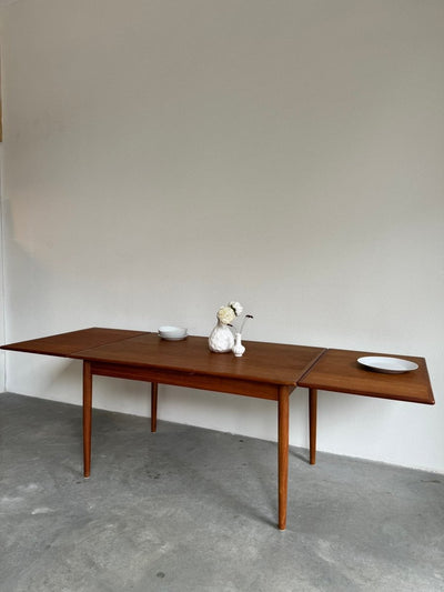 
                  
                    Eettafel teak uitschuifbaar - LOUI.STORE
                  
                