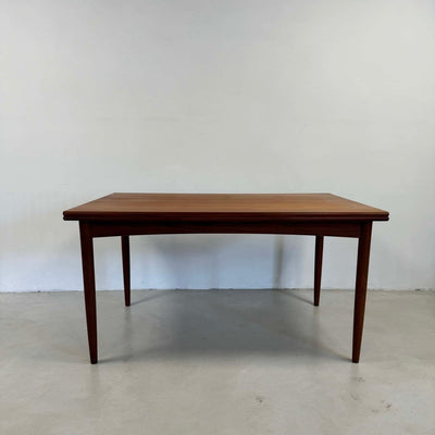 
                  
                    Eettafel teak uitschuifbaar - LOUI.STORE
                  
                