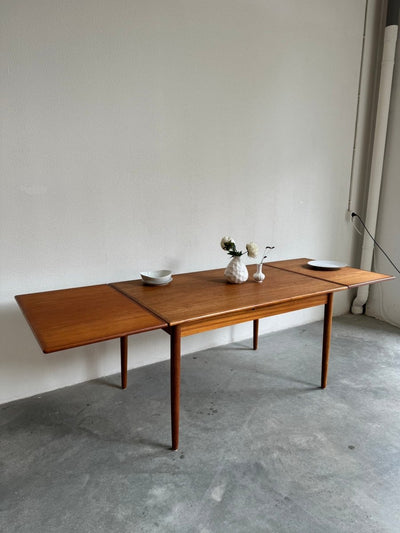 
                  
                    Eettafel teak uitschuifbaar - LOUI.STORE
                  
                