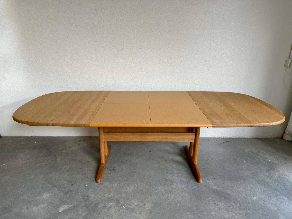 
                  
                    Eettafel uitschuifbaar eiken Gangsø - LOUI.STORE
                  
                