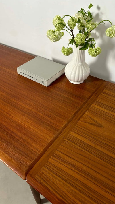 
                  
                    Eettafel uitschuifbaar teak overlap - LOUI.STORE
                  
                