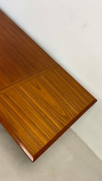 
                  
                    Eettafel uitschuifbaar teak overlap - LOUI.STORE
                  
                