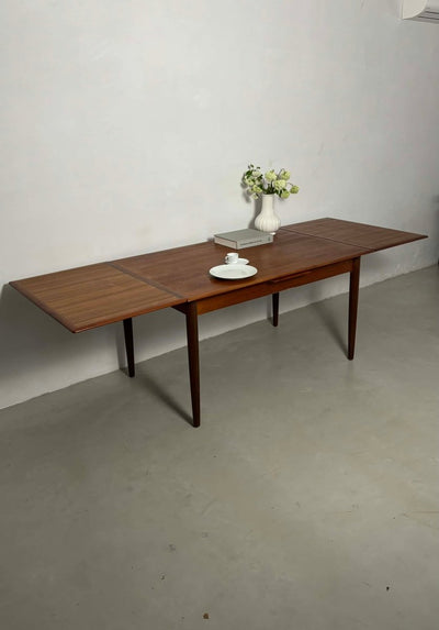 
                  
                    Eettafel uitschuifbaar teak overlap - LOUI.STORE
                  
                