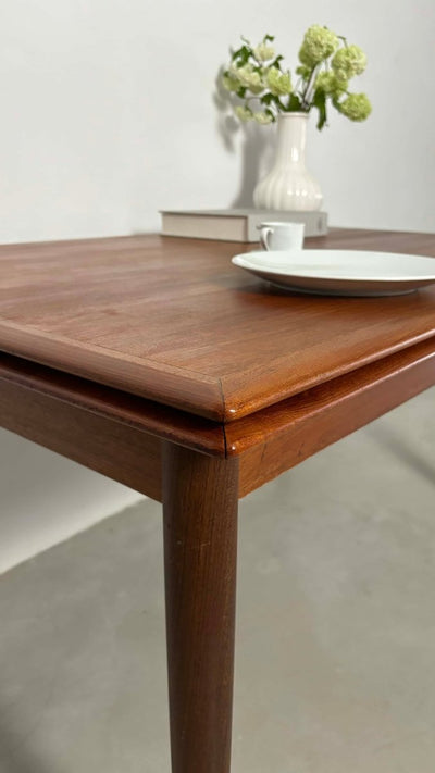 
                  
                    Eettafel uitschuifbaar teak overlap - LOUI.STORE
                  
                