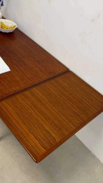 
                  
                    Eettafel uitschuifbaar teak rand - LOUI.STORE
                  
                