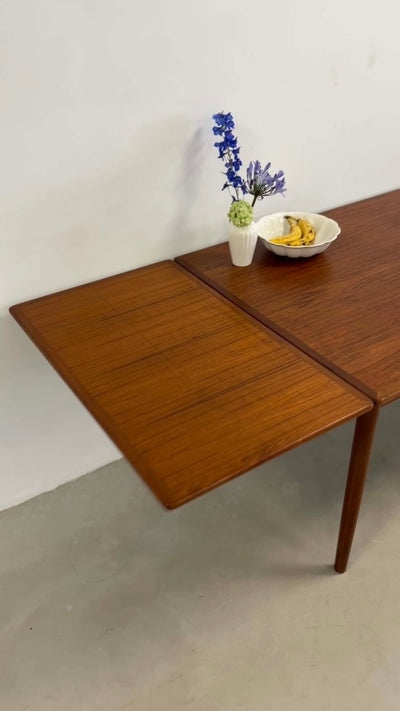
                  
                    Eettafel uitschuifbaar teak rand - LOUI.STORE
                  
                